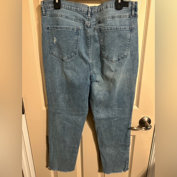 Nicole Miller High Rise Skinny Crop Faded Distressed Jeans, Medium Wash, Sz 14 - Picture 3 of 6